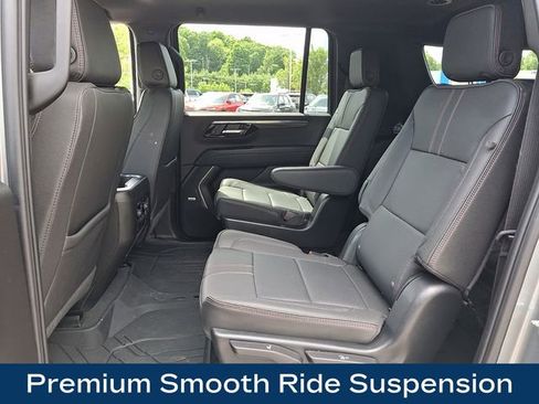 Used 2025 Chevrolet Suburban RST w/ Comfort Package AWD/4WD image 18