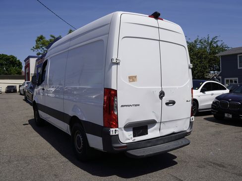 Used 2023 Mercedes-Benz Sprinter 1500 image 4