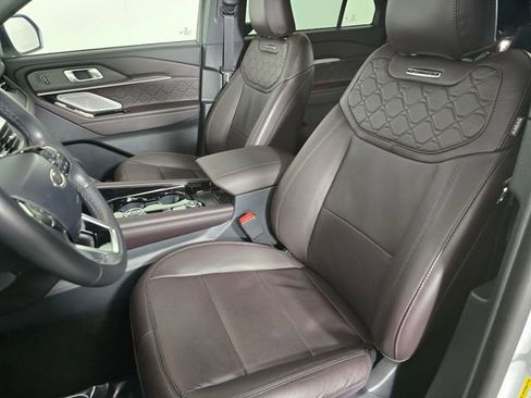 Certified 2025 Ford Explorer Platinum w/ LUX Leather Package image 24