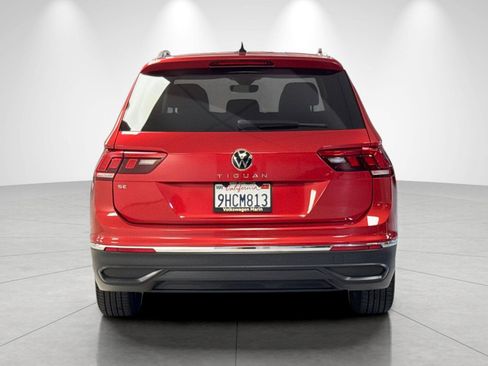 Used 2023 Volkswagen Tiguan SE w/ Panoramic Sunroof Package FWD image 4