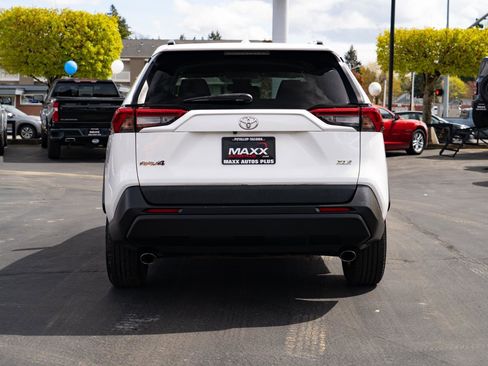 Used 2020 Toyota RAV4 XLE FWD image 11