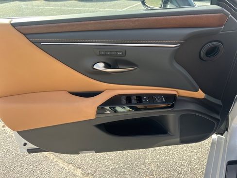 Used 2025 Lexus ES 350 w/ Premium Package image 26