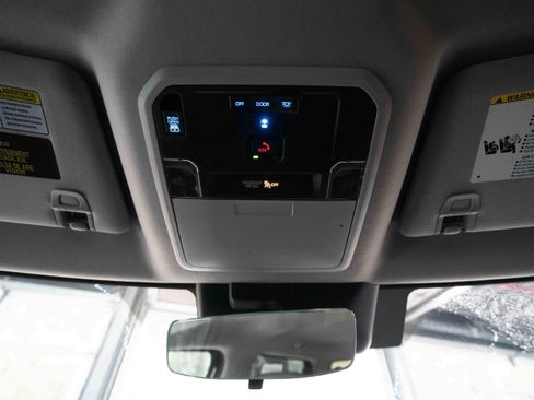 Used 2022 Toyota Tundra SR5 w/ Convenience Package image 18