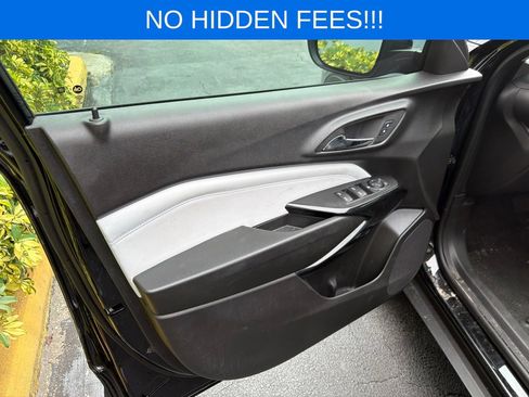 Used 2025 Chevrolet Trax LT w/ Sunroof Package FWD image 13