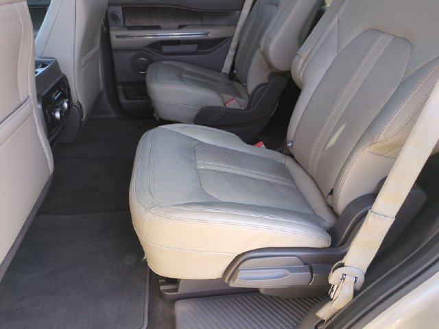 Used 2018 Ford Expedition Limited w/ Equipment Group 302A AWD/4WD image 15