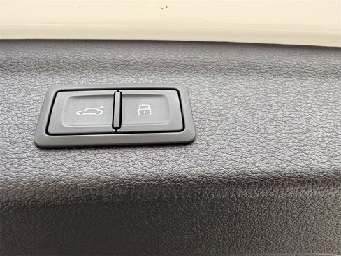 Used 2023 Audi Q3 2.0T Premium w/ Convenience Package image 28