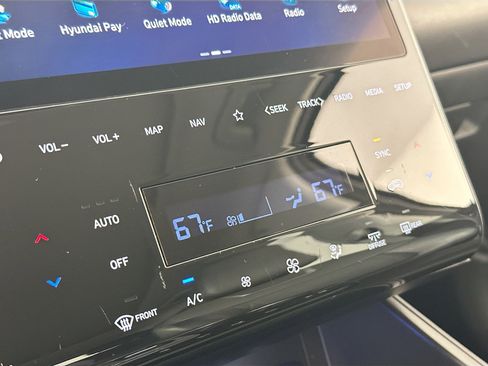 Used 2023 Hyundai Tucson Limited image 16