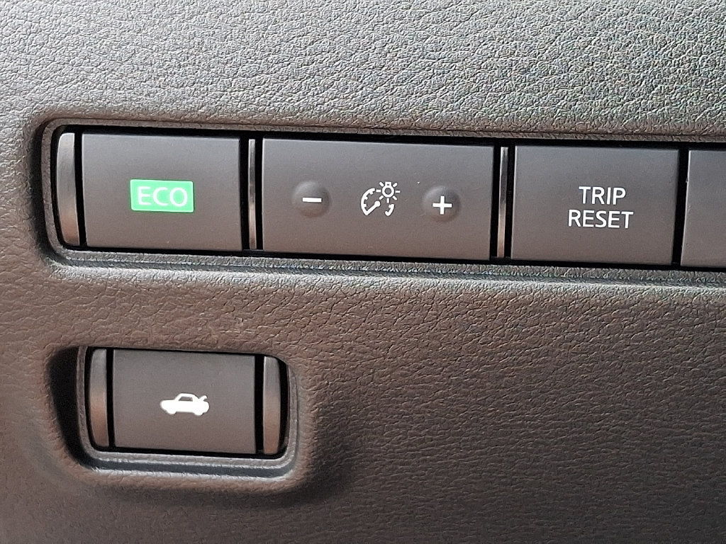 Used 2023 Nissan Sentra SR w/ Electronics Package FWD image 24