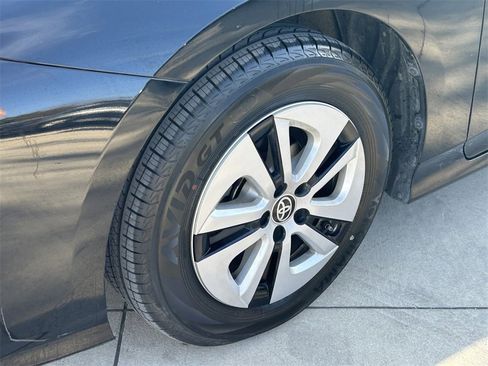 Used 2018 Toyota Prius Two image 9