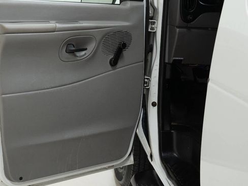 Used 2001 Ford E-350 and Econoline 350 XLT image 26