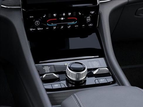 New 2025 Jeep Grand Cherokee Overland w/ Luxury Tech Group IV AWD/4WD image 24
