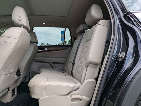 Used 2024 Volkswagen Atlas SE w/ Panoramic Sunroof Package FWD image 16