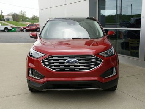 Certified 2022 Ford Edge Titanium w/ Class II Trailer Tow Package image 6