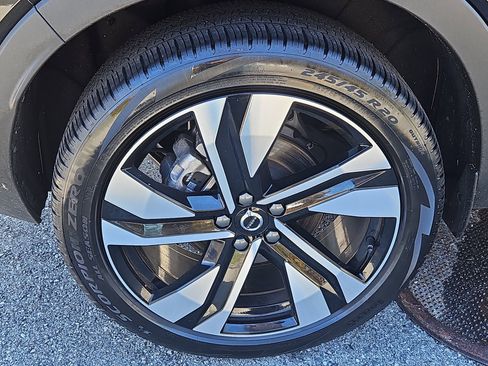 Used 2025 Volvo XC40 B5 Ultra w/ Climate Package image 29