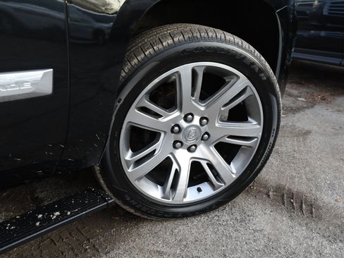 Used 2015 Cadillac Escalade Premium image 9