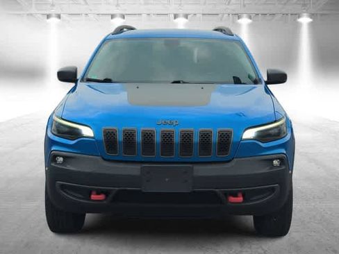 Used 2019 Jeep Cherokee Trailhawk w/ Cold Weather Group AWD/4WD image 3