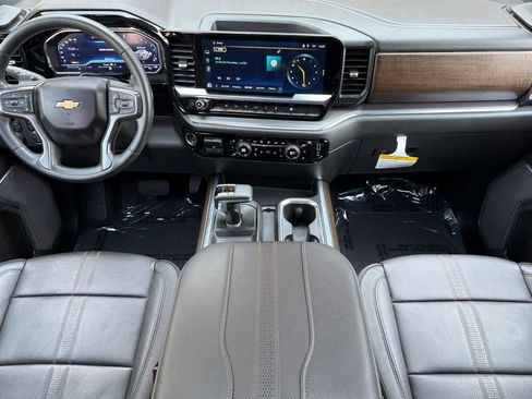 Used 2023 Chevrolet Silverado 1500 High Country w/ Max Trailering Package AWD/4WD image 3
