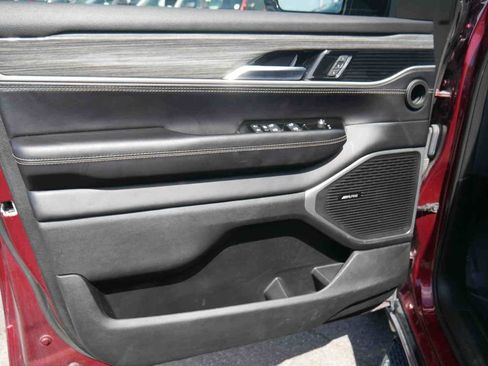 Certified 2022 Jeep Wagoneer Series II w/ Convenience Group I AWD/4WD image 22