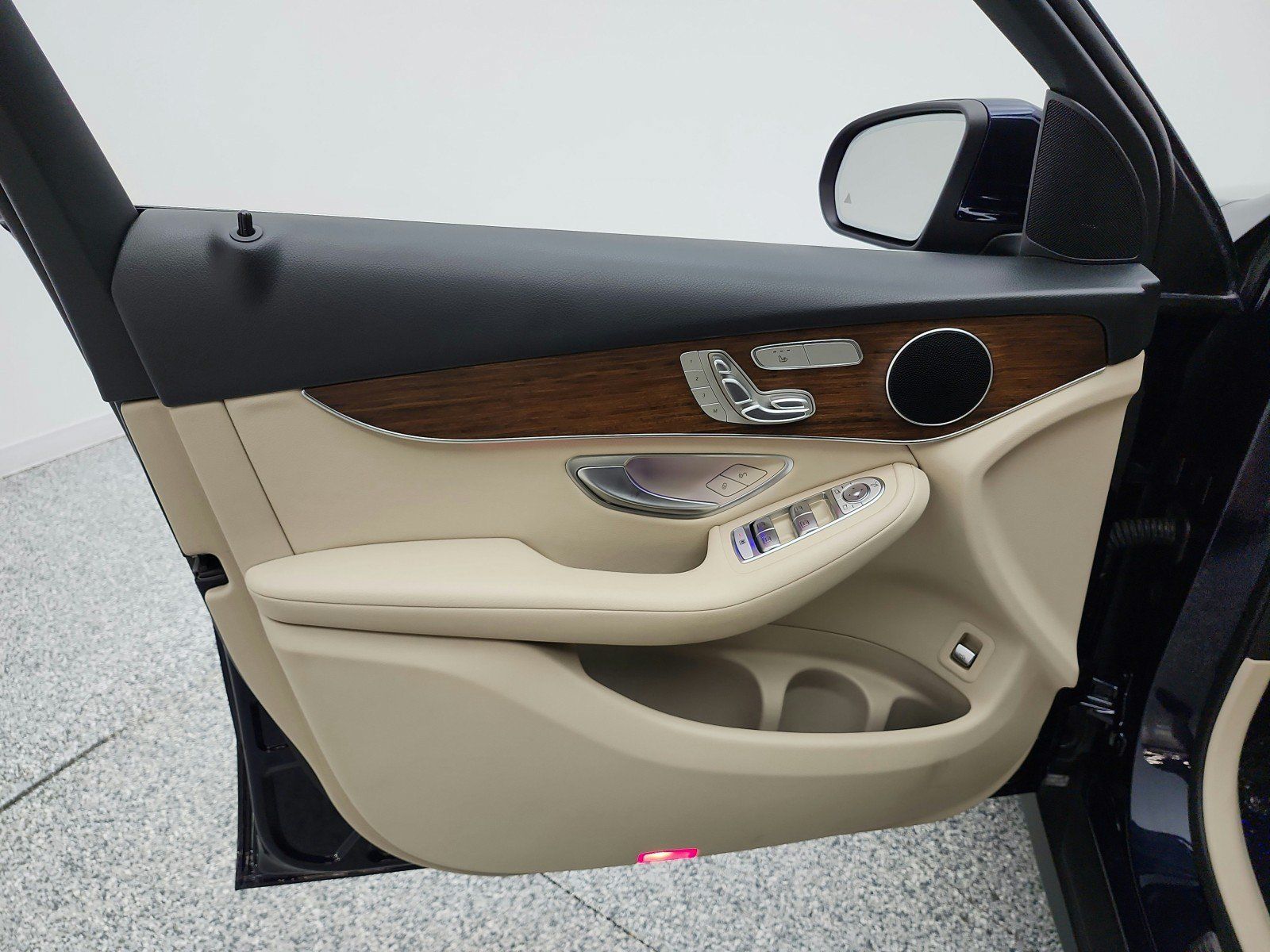 Certified 2022 Mercedes-Benz GLC 300 4MATIC w/ Premium Package Lite image 14