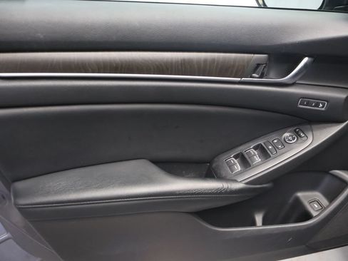 Used 2018 Honda Accord Touring image 15