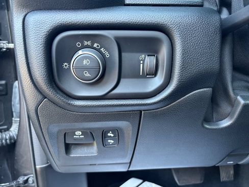 Used 2021 RAM 1500 Big Horn RWD image 31