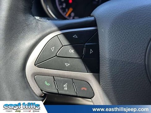 Used 2022 Jeep Grand Cherokee Laredo X AWD/4WD image 29