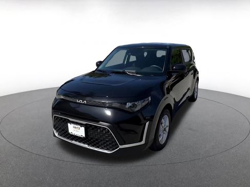 Used 2025 Kia Soul LX w/ LX Technology Package FWD image 7
