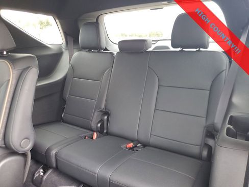 Used 2025 Chevrolet Traverse High Country image 11
