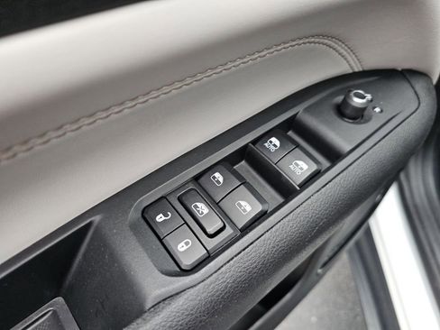 Used 2024 Jeep Compass Limited image 29