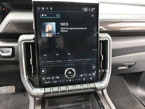 Used 2025 GMC Yukon Elevation image 25