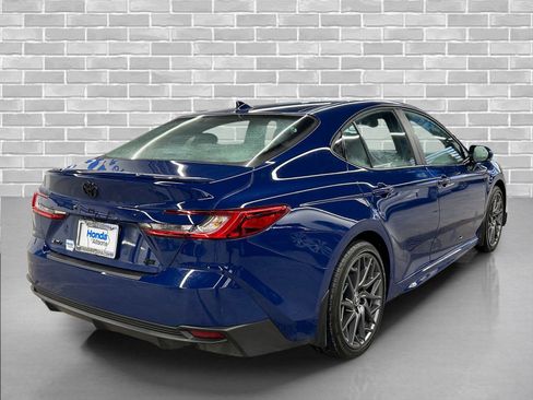 Used 2025 Toyota Camry SE image 5