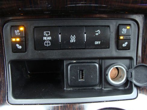 Used 2017 Chevrolet Traverse Premier image 19