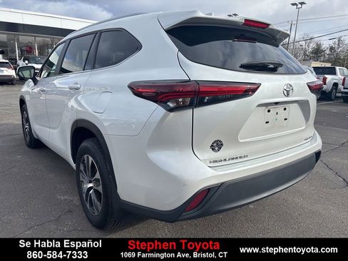 Used 2024 Toyota Highlander XLE image 6