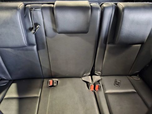 Used 2019 Toyota Highlander SE w/ Carpet Mat Package (TMS) FWD image 10