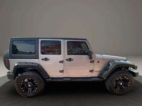 Used 2013 Jeep Wrangler Unlimited Sahara w/ Connectivity Group image 8