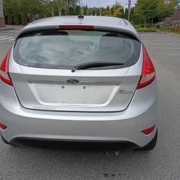 Used 2013 Ford Fiesta Titanium FWD image 12