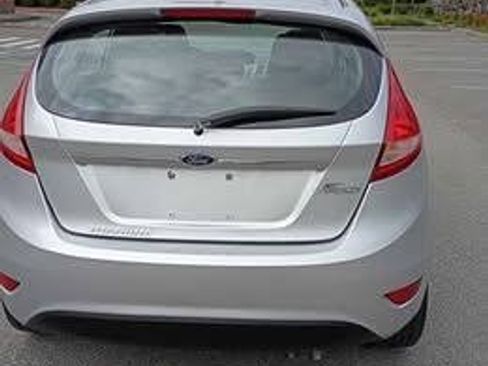Used 2013 Ford Fiesta Titanium FWD image 12