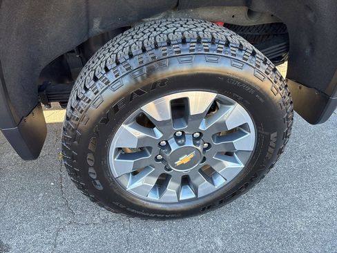Used 2024 Chevrolet Silverado 2500 LT image 11