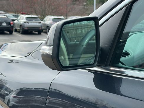 Used 2021 GMC Acadia Denali w/ Denali Ultimate Package image 12