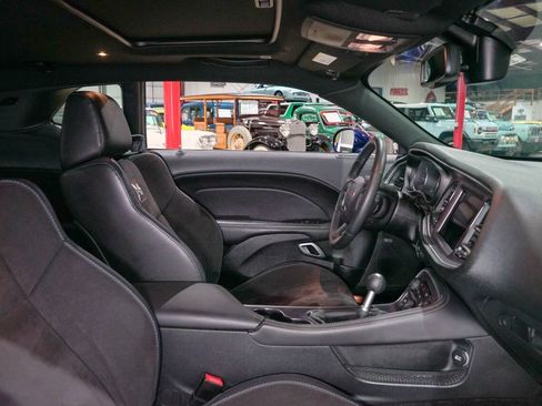 Used 2017 Dodge Challenger R/T Scat Pack RWD image 37