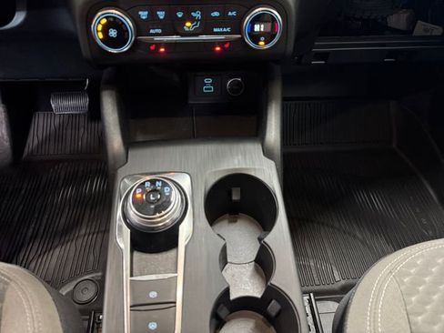 Used 2020 Ford Escape SE image 14