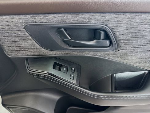 Used 2022 Nissan Rogue S image 31