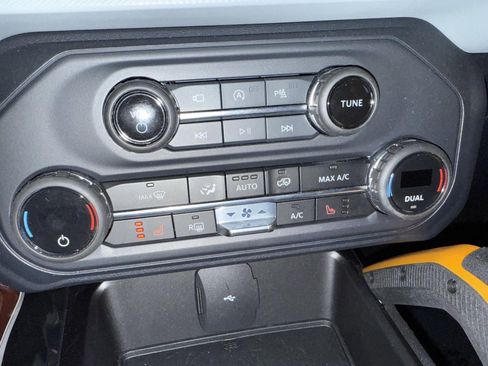 Used 2023 Ford Bronco Badlands image 27