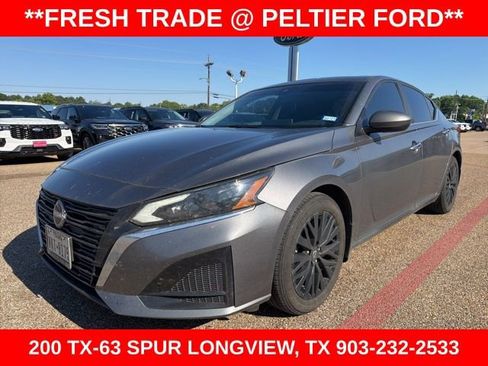 Used 2025 Nissan Altima 2.5 SV w/ SV Special Edition Package FWD image 3