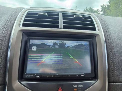 Used 2014 Lincoln MKX AWD w/ Equipment Group 102A image 9