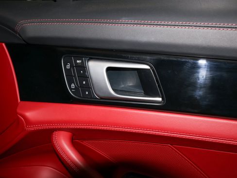 Used 2022 Porsche Panamera image 46
