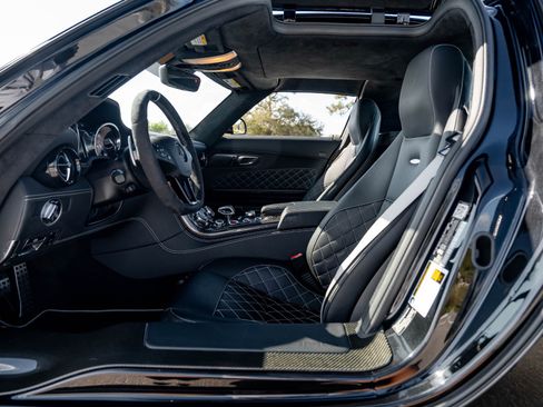 Used 2015 Mercedes-Benz SLS AMG GT Final Edition image 17