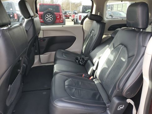 Used 2018 Chrysler Pacifica Touring-L w/ Premium Audio Group image 13