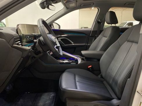 Used 2025 Audi Q5 Premium w/ Convenience Package image 17