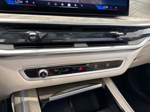 Used 2024 BMW X7 xDrive40i w/ M Sport Package AWD/4WD image 30
